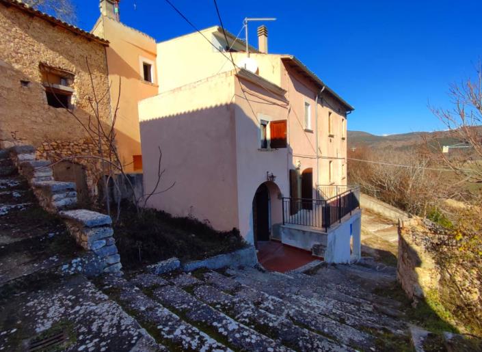 Image No.2-Maison de ville de 4 chambres à vendre à Caporciano