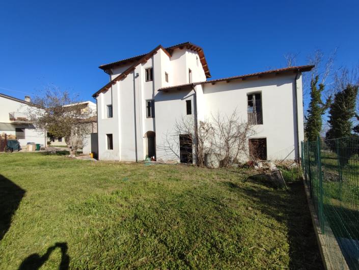 Image No.4-Villa / Détaché de 7 chambres à vendre à Ari