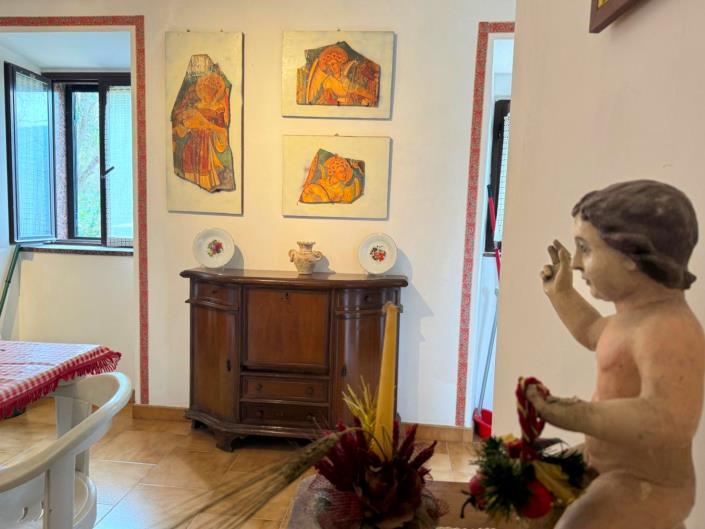 Image No.12-2 Bed Property for sale