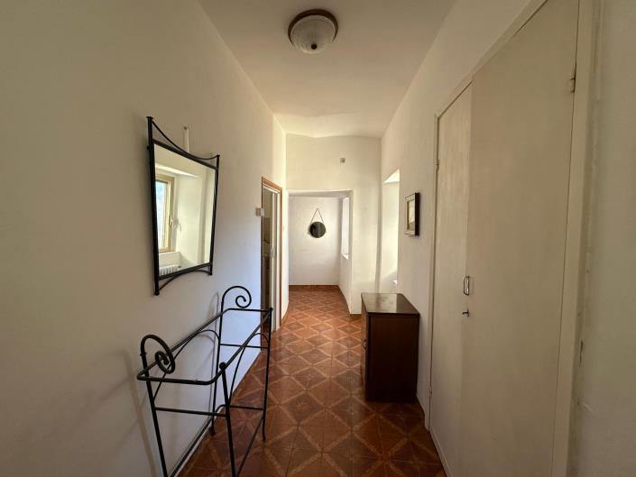 Image No.10-1 Bed Property for sale