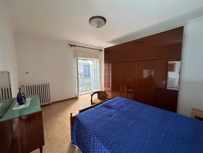 Image No.12-1 Bed Property for sale