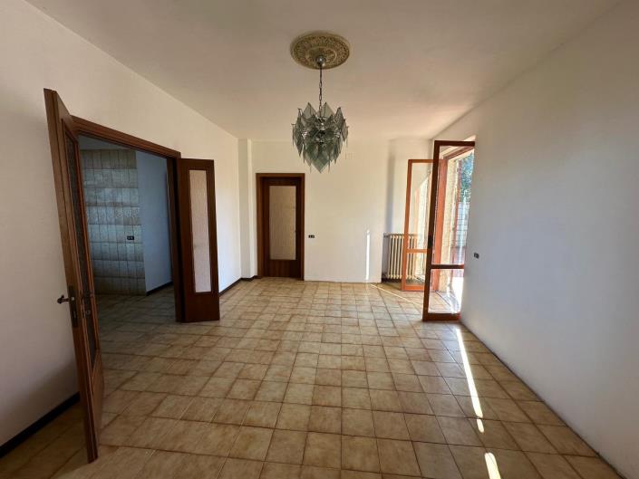 Image No.12-2 Bed Semi-Detached for sale