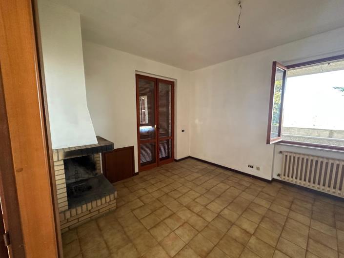 Image No.13-2 Bed Semi-Detached for sale