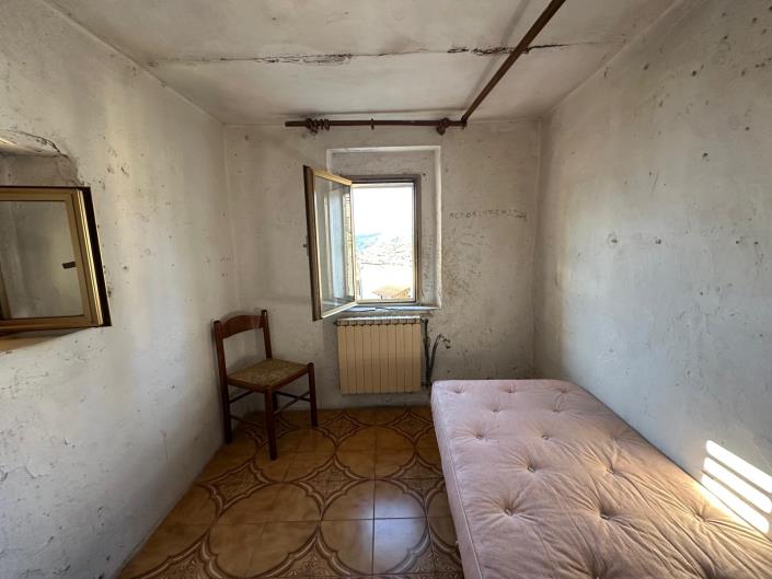 Image No.11-2 Bed Property for sale