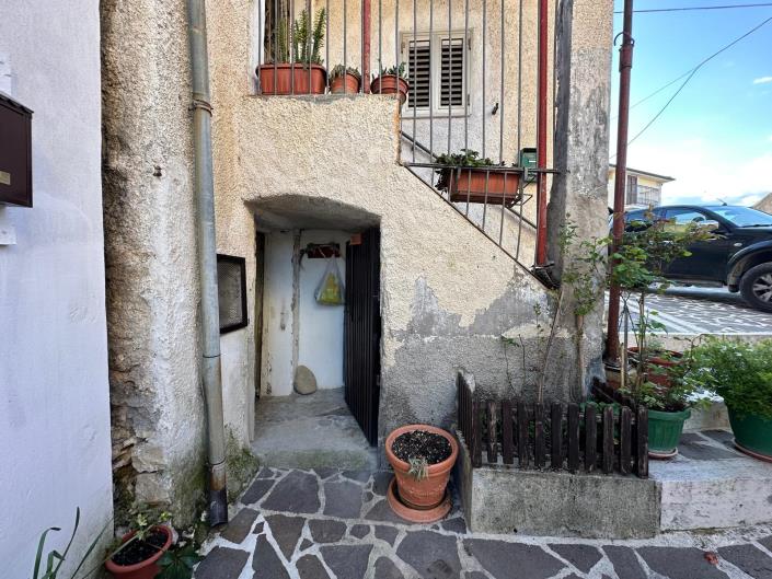 Image No.18-2 Bed Property for sale