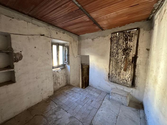 Image No.12-5 Bed Property for sale