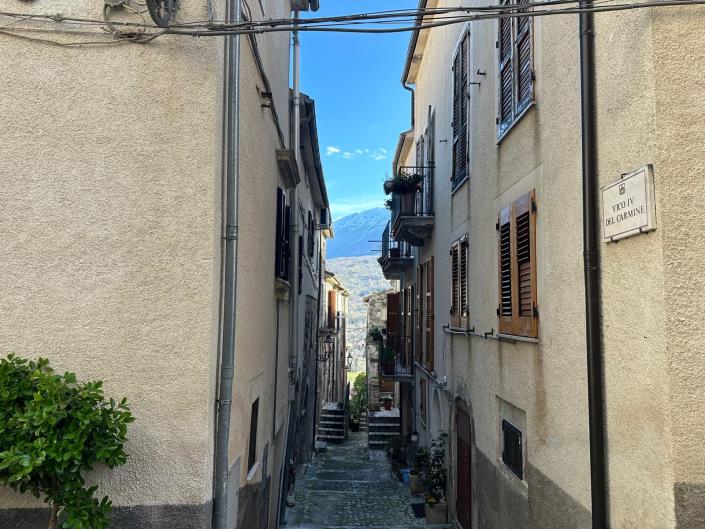 Image No.22-5 Bed Property for sale