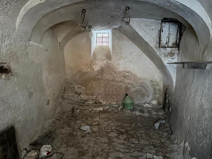 Image No.20-5 Bed Property for sale