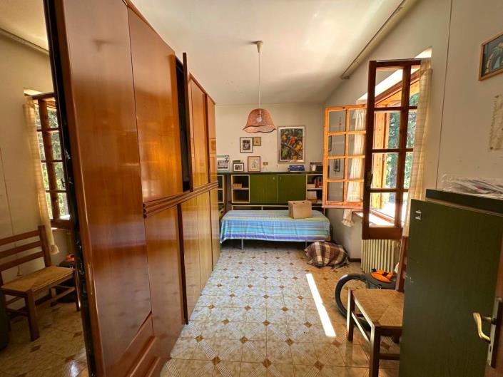 Image No.27-4 Bed Property for sale