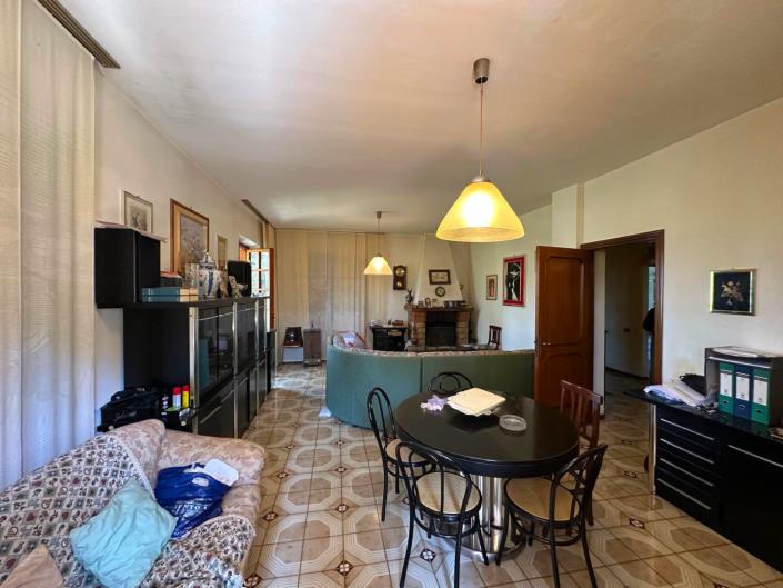 Image No.19-4 Bed Property for sale