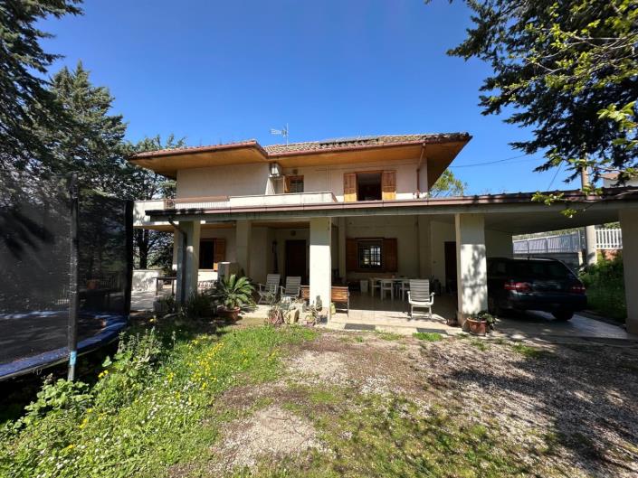 Image No.11-4 Bed Property for sale