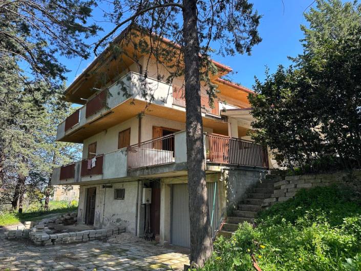 Image No.1-4 Bed Property for sale
