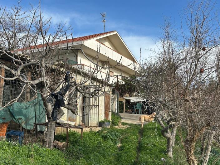 Image No.2-8 Bed Property for sale