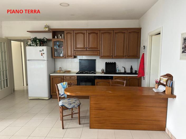 Image No.11-8 Bed Property for sale