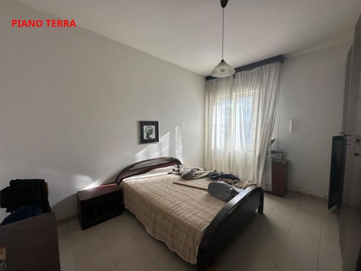 Image No.15-8 Bed Property for sale