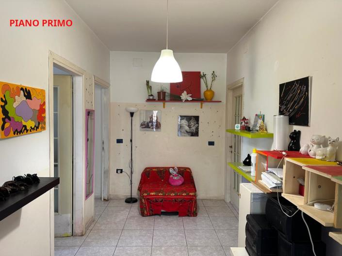 Image No.19-8 Bed Property for sale