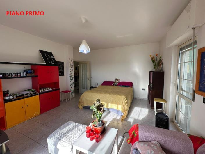 Image No.21-8 Bed Property for sale