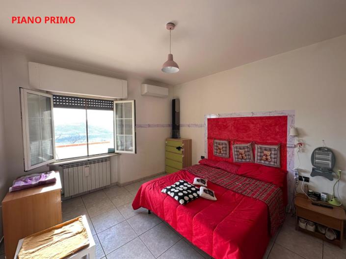 Image No.23-8 Bed Property for sale