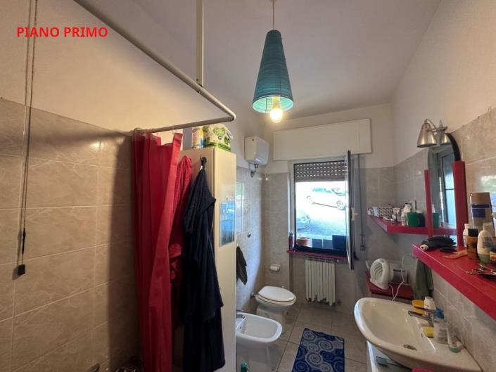 Image No.25-8 Bed Property for sale