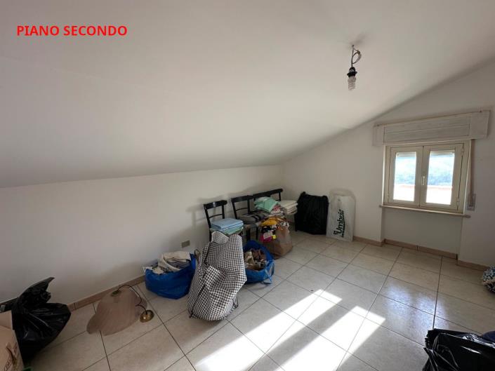 Image No.33-8 Bed Property for sale