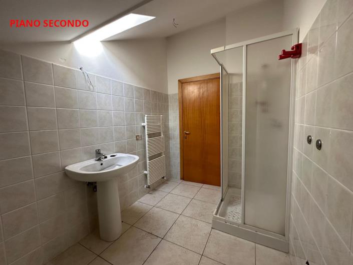 Image No.34-8 Bed Property for sale