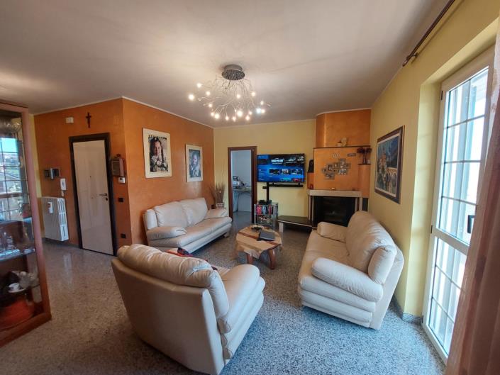 Image No.9-3 Bed Property for sale