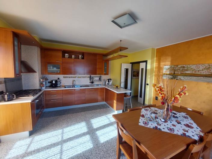 Image No.10-3 Bed Property for sale