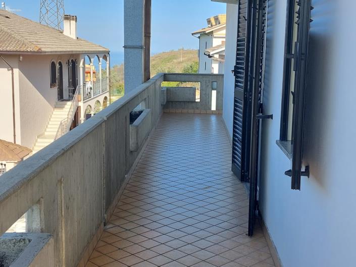 Image No.17-3 Bed Property for sale