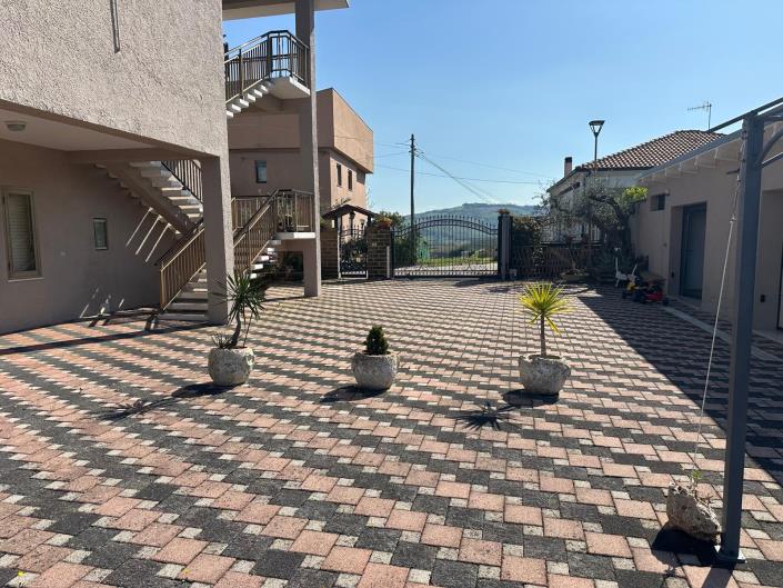 Image No.2-6 Bed Villa for sale