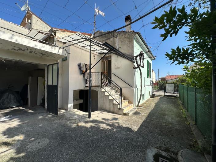 Image No.3-2 Bed Property for sale