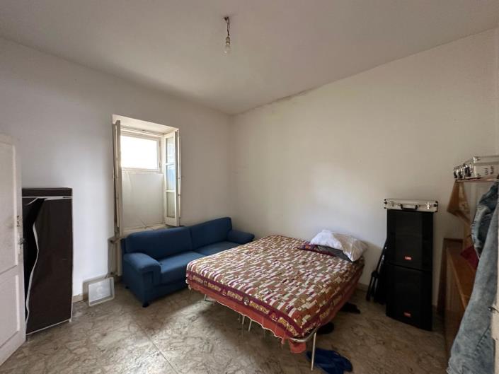 Image No.10-2 Bed Property for sale