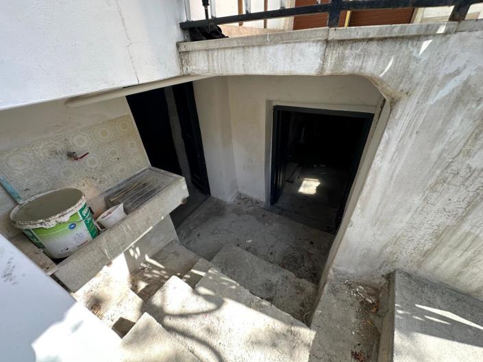 Image No.17-2 Bed Property for sale