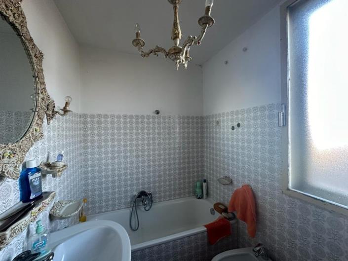 Image No.20-3 Bed Property for sale