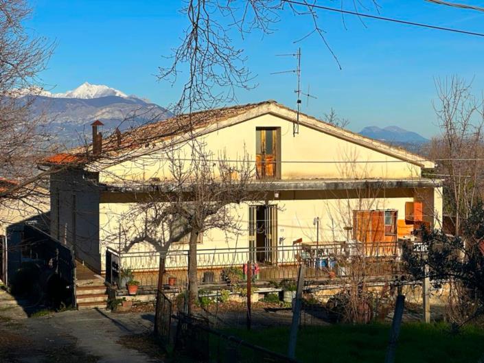Image No.1-3 Bed Property for sale