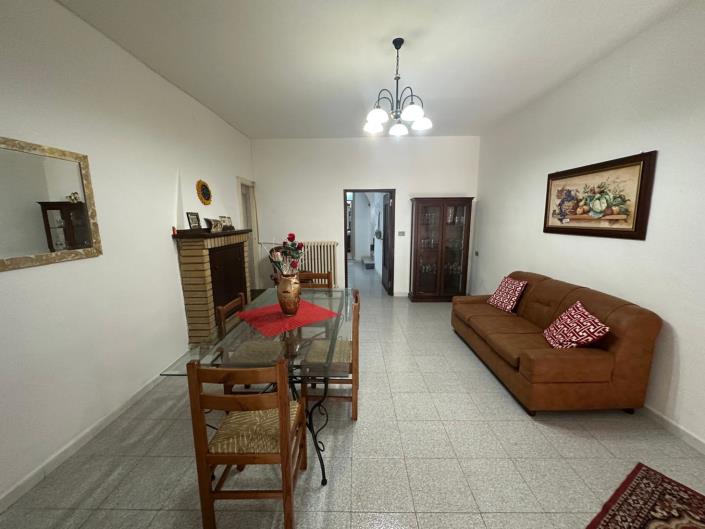 Image No.7-4 Bed Property for sale