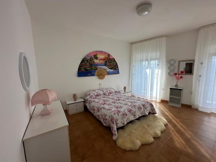 Image No.26-4 Bed Property for sale