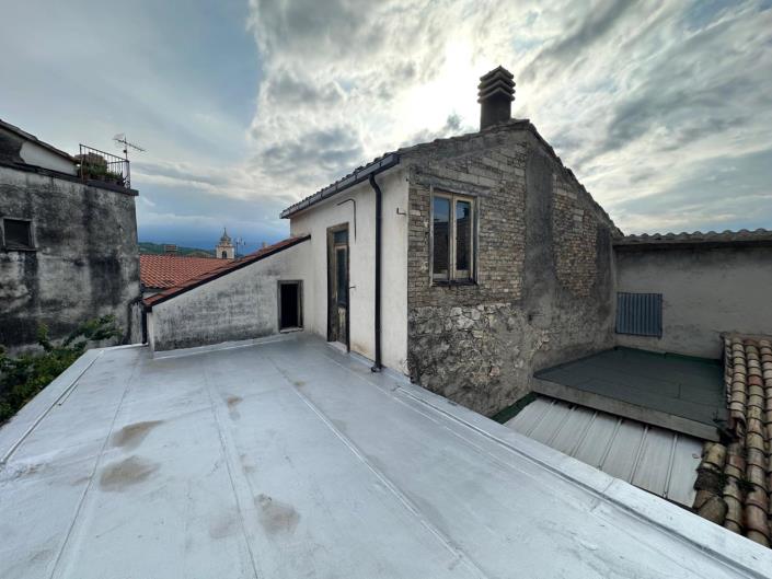 Image No.30-4 Bed Property for sale