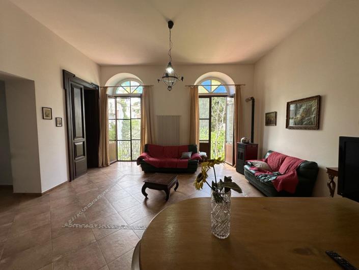 Image No.1-4 Bed Property for sale