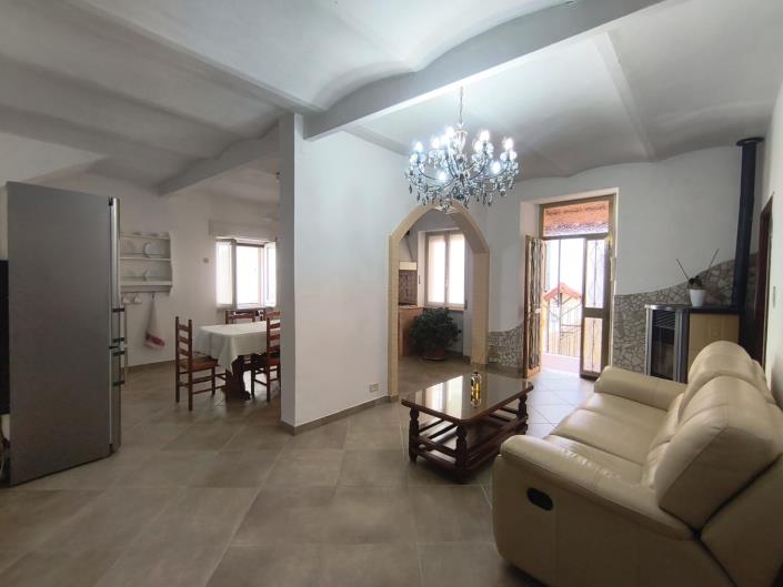 Image No.8-4 Bed Property for sale