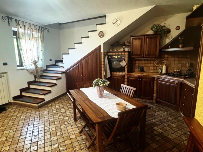 Image No.12-3 Bed Property for sale