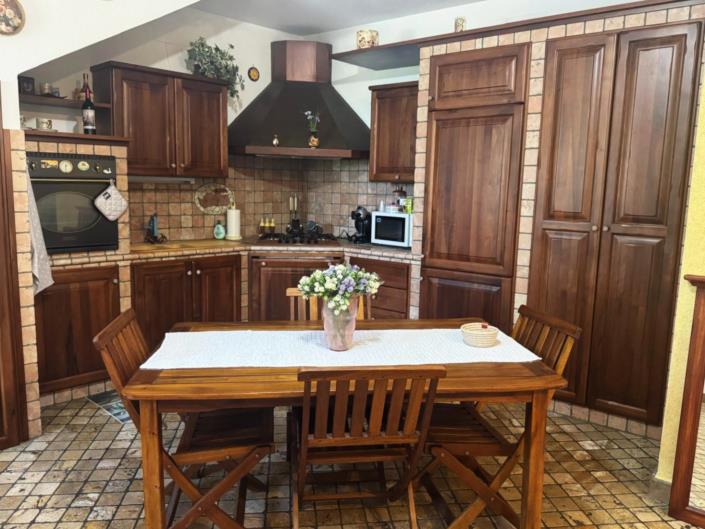 Image No.13-3 Bed Property for sale