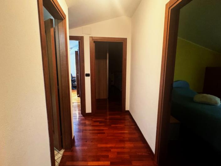 Image No.18-3 Bed Property for sale