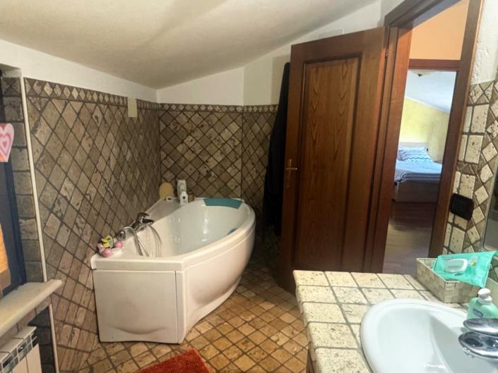 Image No.27-3 Bed Property for sale