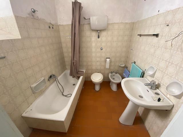 Image No.15-2 Bed Property for sale