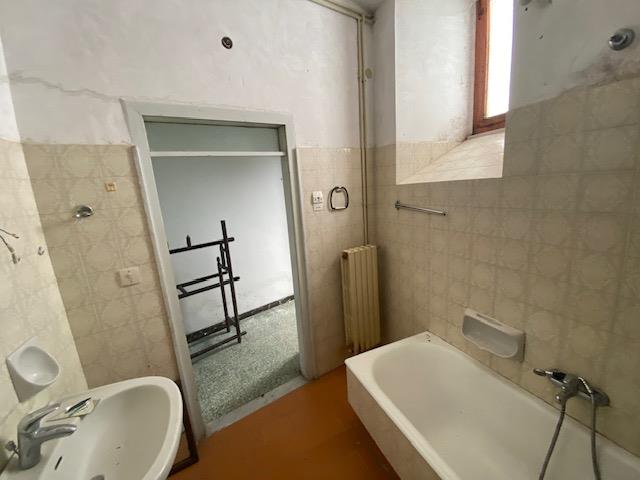 Image No.16-2 Bed Property for sale