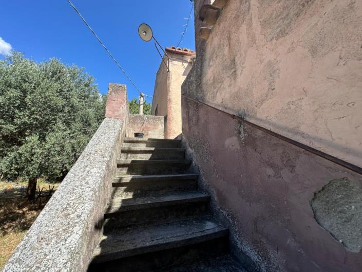 Image No.17-3 Bed Property for sale