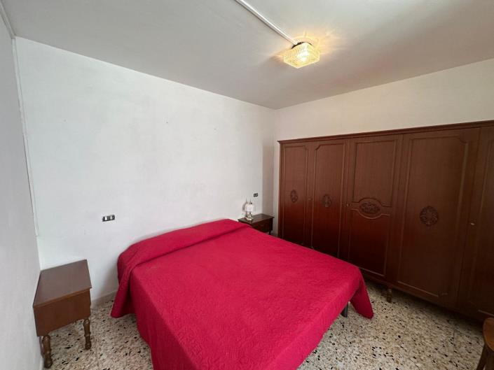 Image No.10-2 Bed Property for sale