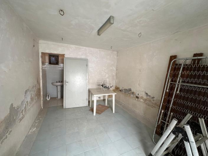 Image No.20-2 Bed Property for sale