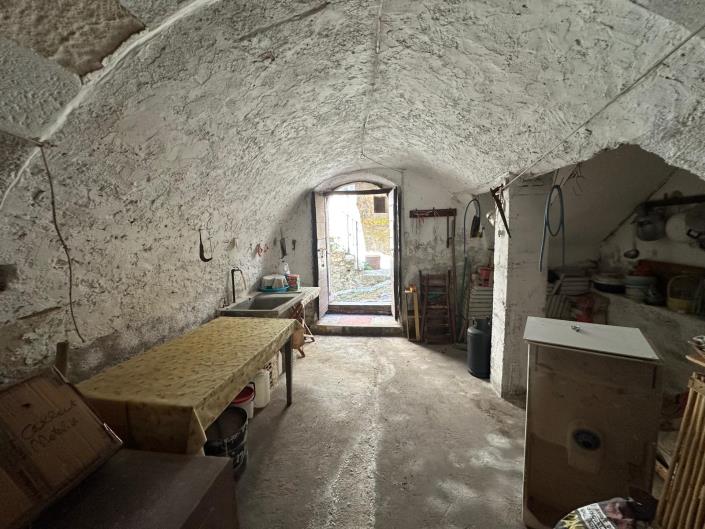 Image No.25-2 Bed Property for sale