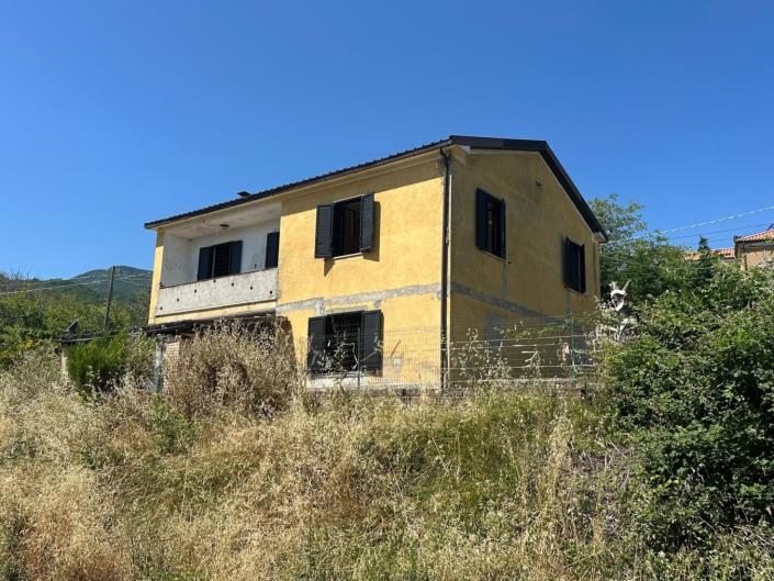 Image No.6-3 Bed Property for sale